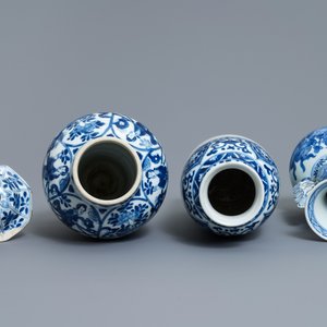 Drie Chinese blauw-witte vazen, Kangxi — foto 6