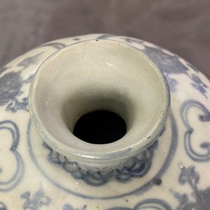 Drie Chinese blauw-witte vazen, Ming — foto 17