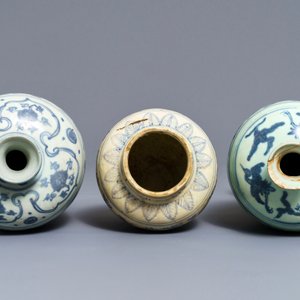 Drie Chinese blauw-witte vazen, Ming — foto 6