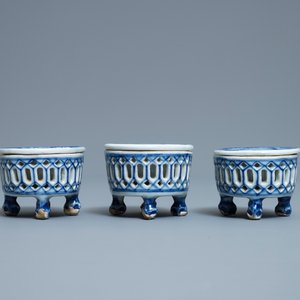 Drie Chinese blauw-witte zoutvaten naar Europees zilveren model, Qianlong — foto 5