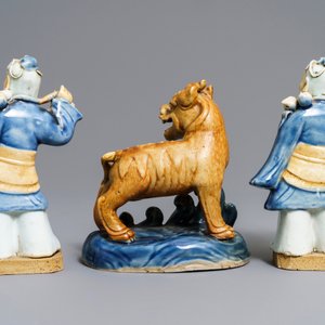 Drie Chinese blauwwitte biscuit figuren, Qianlong — foto 4