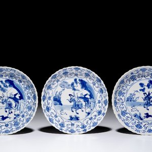 Drie Chinese blauwwitte gelobde borden met "Joosje te paard", Chenghua merken, Kangxi — foto 1
