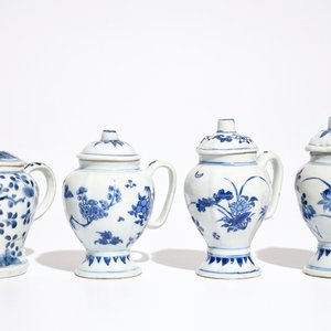 Drie Chinese blauwwitte Hatcher cargo type mosterdpotjes met deksels, Transitie periode — foto 1