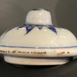 Drie Chinese blauwwitte Hatcher cargo type mosterdpotjes met deksels, Transitie periode — foto 8