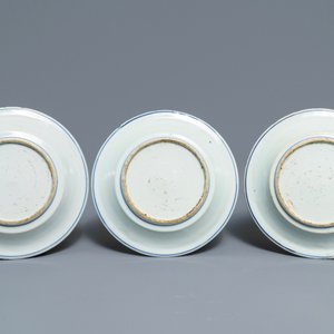 Drie Chinese blauwwitte ko-sometsuke borden met wijsgeren, Tianqi — foto 2