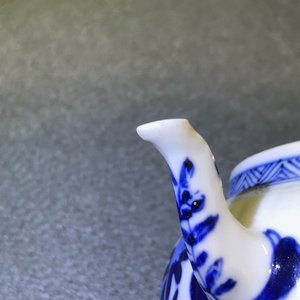 Drie Chinese blauwwitte theepotten met deksels, Kangxi — foto 23