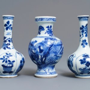 Drie Chinese blauwwitte vaasjes met 'Lange Lijzen', Kangxi — foto 3