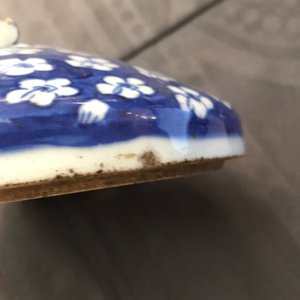 Drie Chinese blauwwitte vazen en een dekselpot, 19/20e eeuw — foto 15