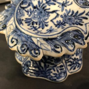 Drie Chinese blauwwitte zoutvaten, Kangxi — foto 9