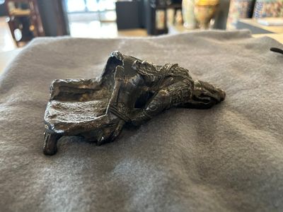 Drie Chinese bronzen figuren van Guanyu, Li Jing en een ambtenaar, Ming — foto 1