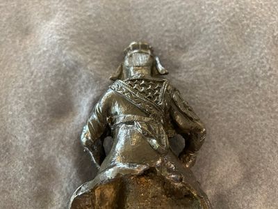 Drie Chinese bronzen figuren van Guanyu, Li Jing en een ambtenaar, Ming — foto 3