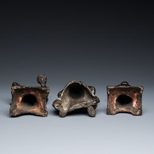 Drie Chinese bronzen figuren van Guanyu, Li Jing en een ambtenaar, Ming — foto 8
