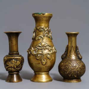 Drie Chinese bronzen miniatuur vaasjes, 17/18e eeuw — foto 2