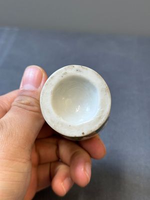 Drie Chinese Canton famille rose borden en een paar eierdopjes met wapendecor voor de Portugese markt, Guangxu — foto 31