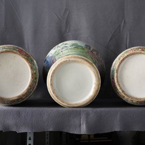 Drie Chinese Canton famille rose vazen, 19e eeuw — foto 25