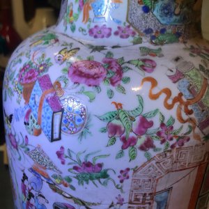Drie Chinese Canton famille rose vazen, 19e eeuw — foto 10