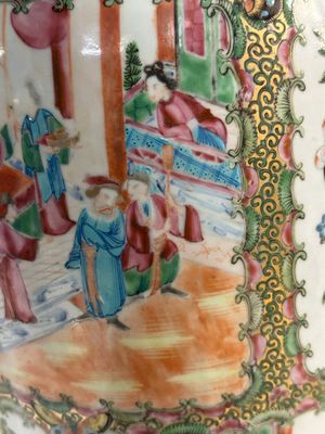 Drie Chinese Canton famille rose vazen, een grote kom en een bord, 19/20e eeuw — foto 28