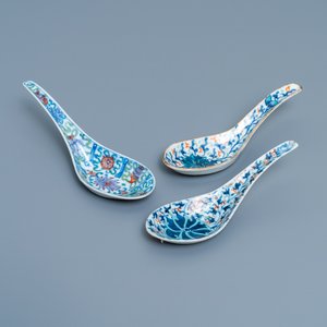 Drie Chinese doucai lepels, 19e eeuw — foto 1