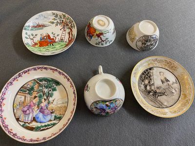 Drie Chinese exportporseleinen koppen en schotels, Qianlong — foto 1