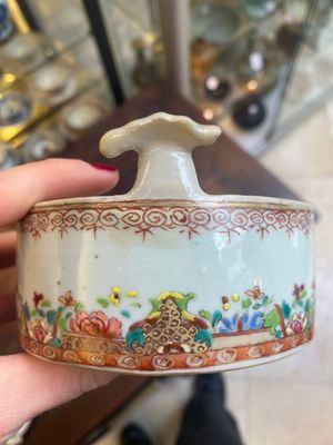 Drie Chinese famille rose borden, een botervloot en een dekselterrine, Qianlong — foto 6