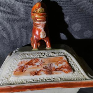 Drie Chinese famille rose dekselvazen met mandarijns decor, Qianlong — foto 18