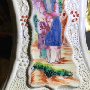 Drie Chinese famille rose dekselvazen met mandarijns decor, Qianlong — foto 30