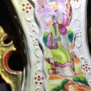 Drie Chinese famille rose dekselvazen met mandarijns decor, Qianlong — foto 33