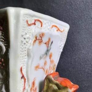 Drie Chinese famille rose dekselvazen met mandarijns decor, Qianlong — foto 40
