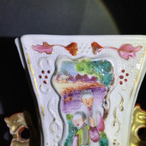 Drie Chinese famille rose dekselvazen met mandarijns decor, Qianlong — foto 50