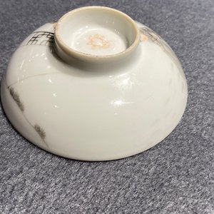 Drie Chinese famille rose en grisaille dekselkommen, 19e eeuw — foto 22