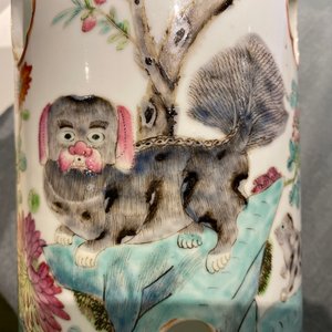 Drie Chinese famille rose en qianjiang cai hoedensteunen, 19/20e eeuw — foto 14