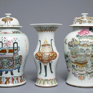 Drie Chinese famille rose en qianjiang cai vazen, 19/20e eeuw — foto 1