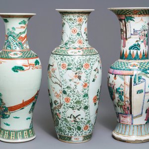 Drie Chinese famille rose en verte vazen, 19/20e eeuw — foto 2