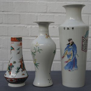 Drie Chinese famille rose en verte vazen, 19/20e eeuw — foto 8
