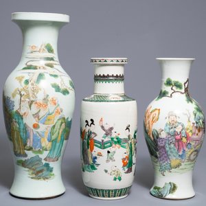 Drie Chinese famille rose en verte vazen, één met Qianlong merk, 19/20 eeuw — foto 1