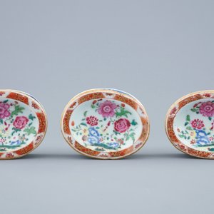 Drie Chinese famille rose export porseleinen zoutvaten, Qianlong, 18e eeuw — foto 3