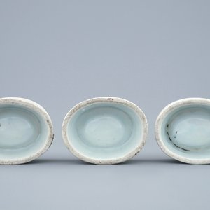 Drie Chinese famille rose export porseleinen zoutvaten, Qianlong, 18e eeuw — foto 4