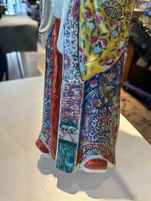 Drie Chinese famille rose figuren van sterrengoden, zegelmerk, 19/20e eeuw — foto 12