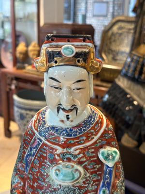 Drie Chinese famille rose figuren van sterrengoden, zegelmerk, 19/20e eeuw — foto 2