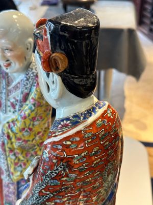 Drie Chinese famille rose figuren van sterrengoden, zegelmerk, 19/20e eeuw — foto 5