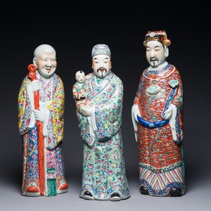 Drie Chinese famille rose figuren van sterrengoden, zegelmerk, 19/20e eeuw — foto 1