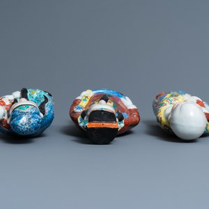 Drie Chinese famille rose figuren van sterrengoden, zegelmerken, 19/20e eeuw — foto 7