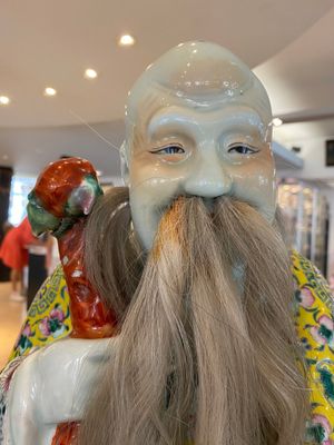 Drie Chinese famille rose figuren van sterrengoden, Zhu Rong Ji Zao 朱榮記造 merk, 19/20e eeuw — foto 3