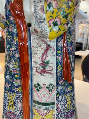 Drie Chinese famille rose figuren van sterrengoden, Zhu Rong Ji Zao 朱榮記造 merk, 19/20e eeuw — foto 5