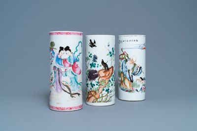 Drie Chinese famille rose hoedensteunen, 19/20e eeuw