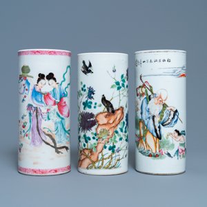Drie Chinese famille rose hoedensteunen, 19/20e eeuw — foto 2