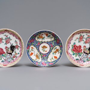 Drie Chinese famille rose koppen en schotels en een paar zoutvaten, Qianlong en later — foto 2