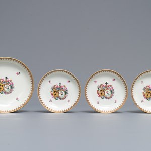 Drie Chinese famille rose koppen en schotels en een papbord voor de Nederlandse mark met wapen Velingius-Visch, Qianlong — foto 2