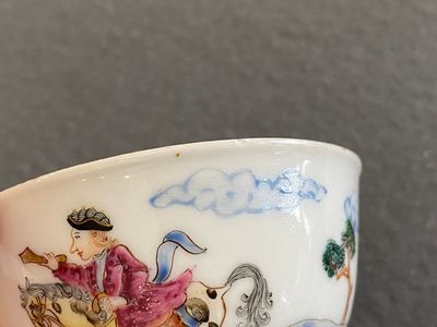 Drie Chinese famille rose koppen en schotels en een theebus met decor van een ruiter, Yongzheng/Qianlong — foto 19