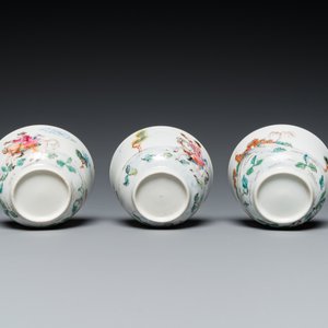 Drie Chinese famille rose koppen en schotels en een theebus met decor van een ruiter, Yongzheng/Qianlong — foto 15